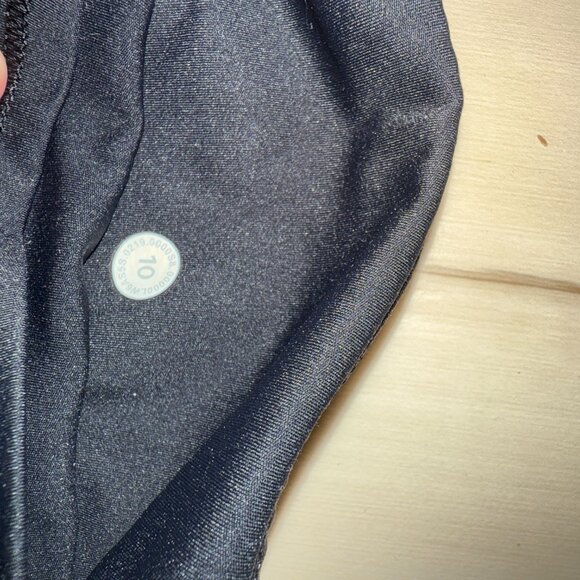 Lululemon Fast & Free Cropped Size 10 - Picture 4 of 4